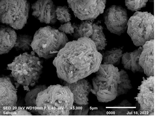一种镍锰酸锂正极材料、其制备方法及锂离子电池与流程